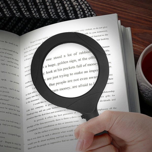 magnifier-zoom-with-light-2xaa-26827B-min